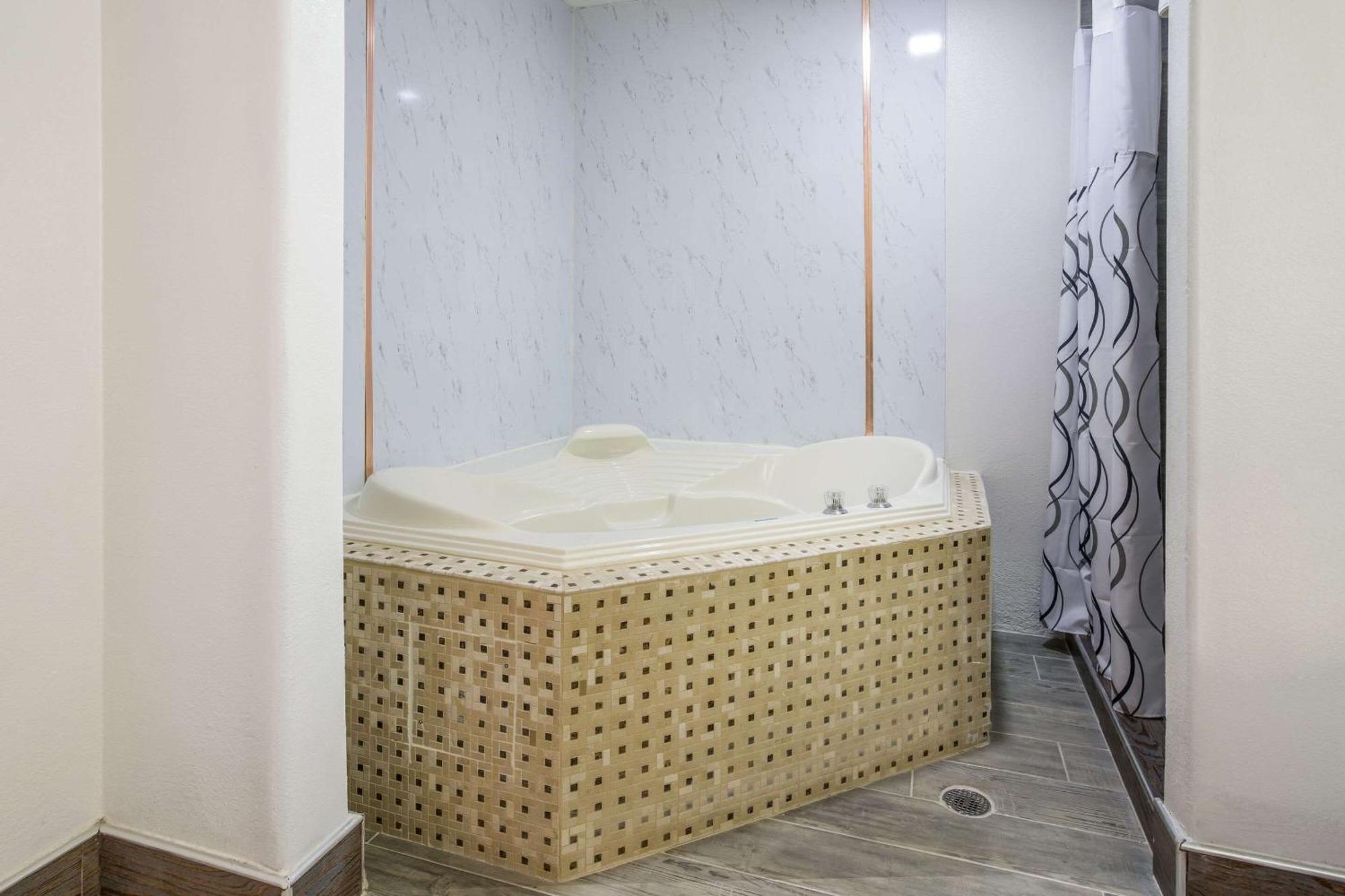 The Leo Collection Detroit, Ascend Hotel Collection Lincoln Park ภายนอก รูปภาพ