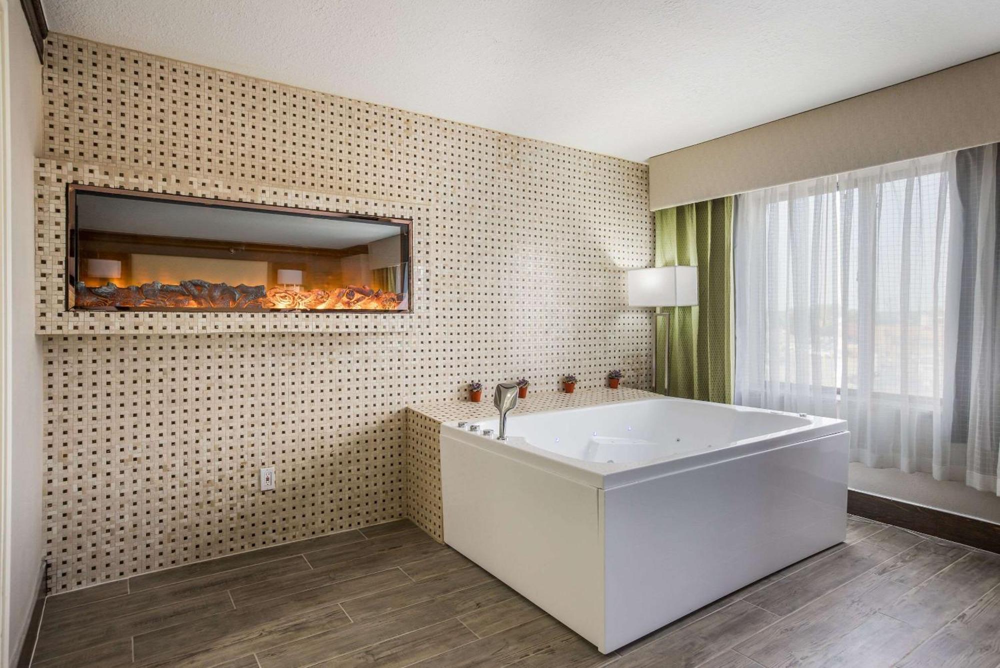The Leo Collection Detroit, Ascend Hotel Collection Lincoln Park ภายนอก รูปภาพ